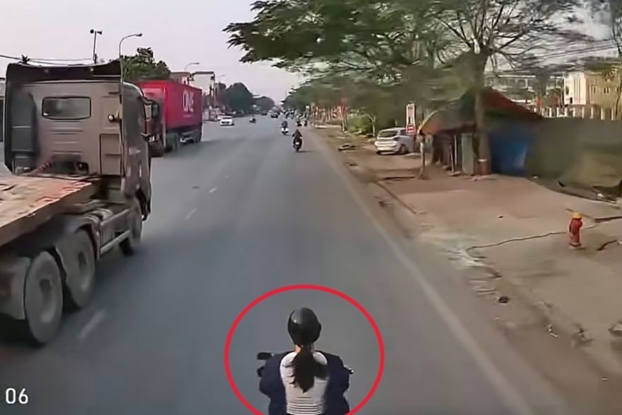 Co gai bi container keo le hang tram met, thoat chet than ky hinh anh