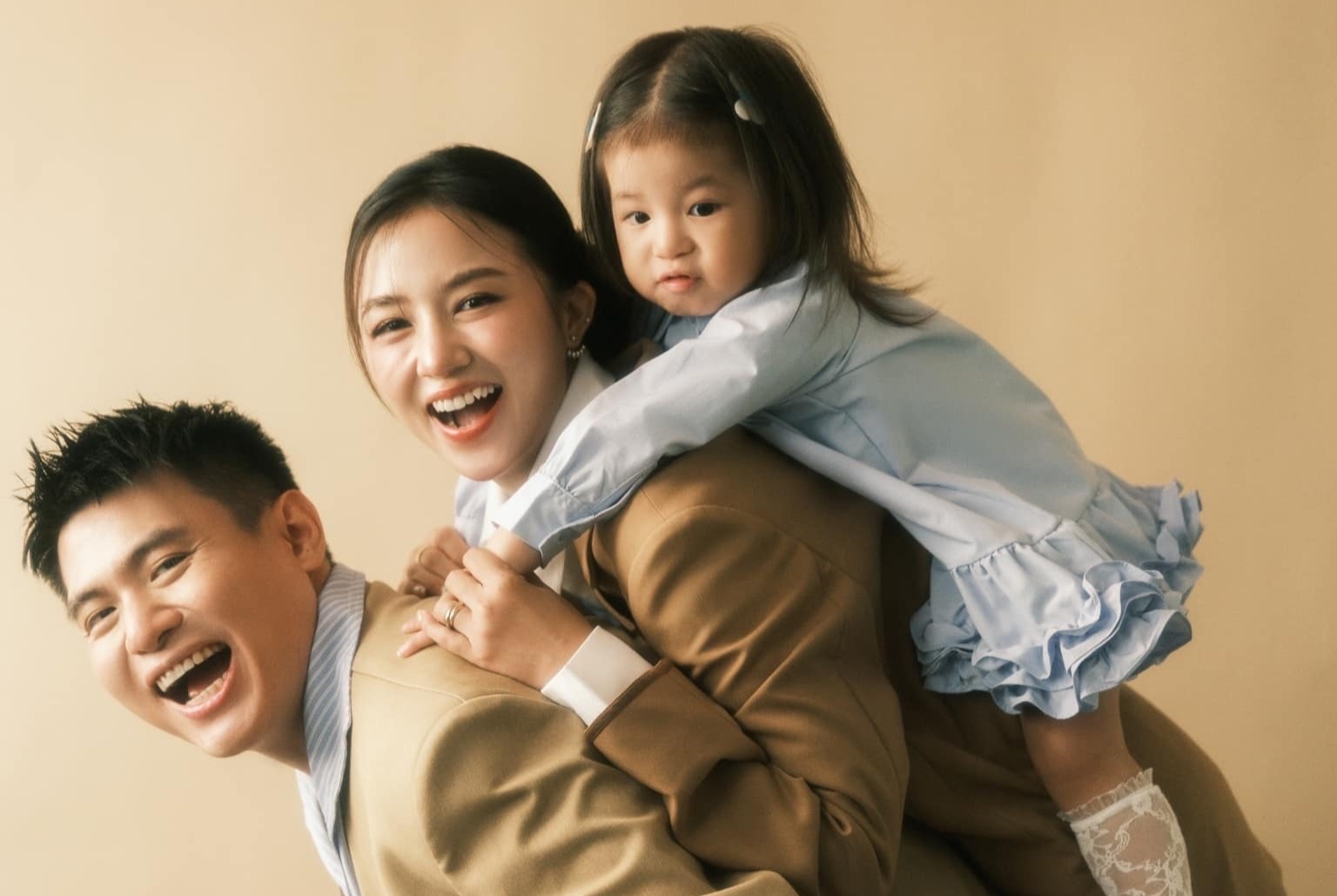 Gia dinh 'Pam yeu oi' bi chi trich hinh anh