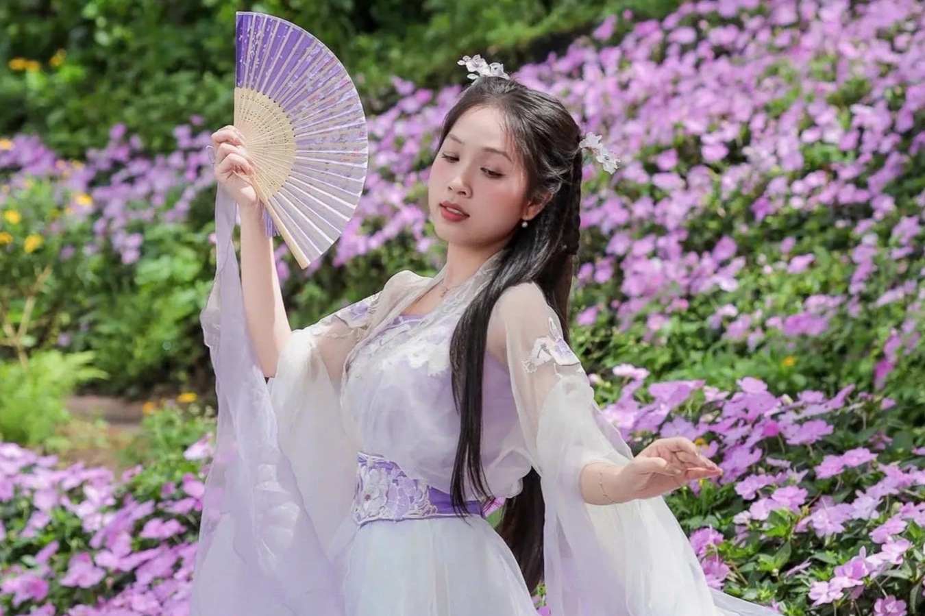 'Co Long' noi tieng Da Lat bi khach quat mang vi khong ra tiep hinh anh