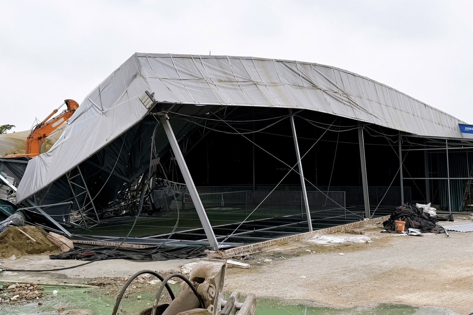 Ly do cum 22 san pickleball lon nhat Ha Noi bi cuong che thao do hinh anh