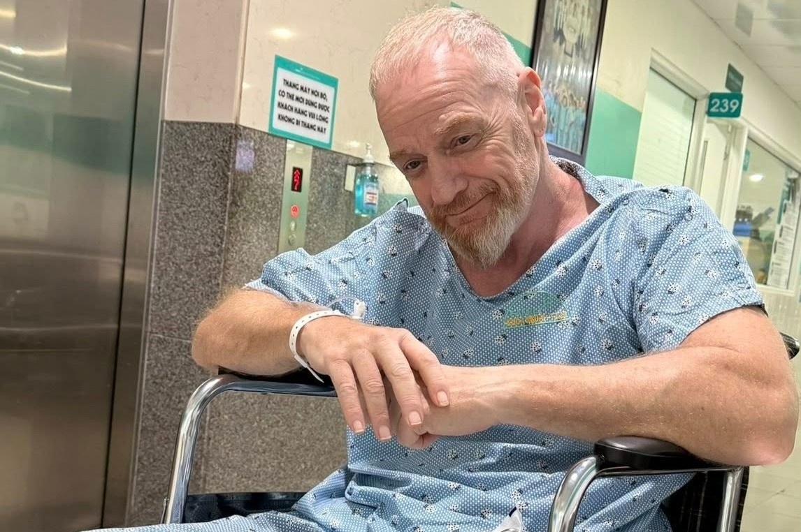 Khach Tay bat ngo khi mo, nam vien 5 ngay o Viet Nam het 60 trieu dong hinh anh