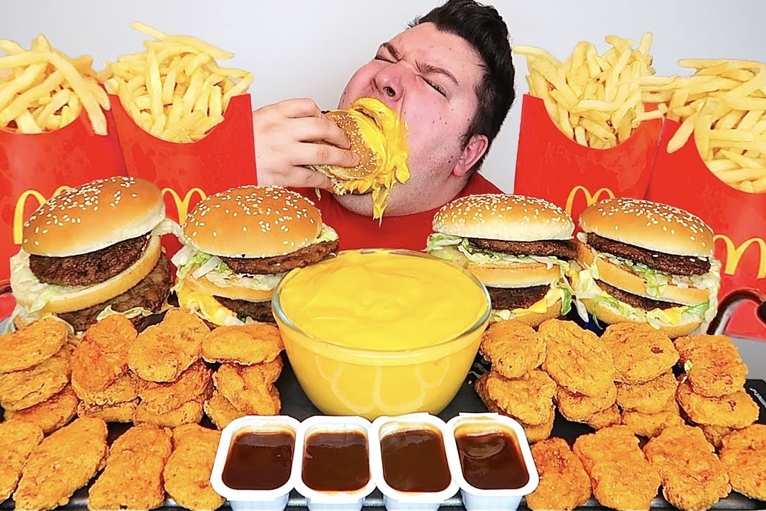 'Thanh mukbang' ra sao sau cu lua gay soc toan the gioi hinh anh