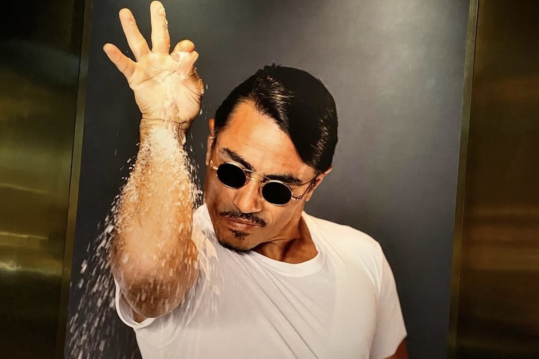 'Thanh rac muoi' Salt Bae lui tan hinh anh