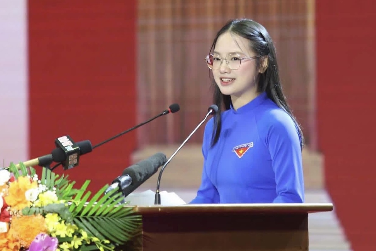 Nu sinh chuyen Ha Tinh gay sot MXH la ai? hinh anh