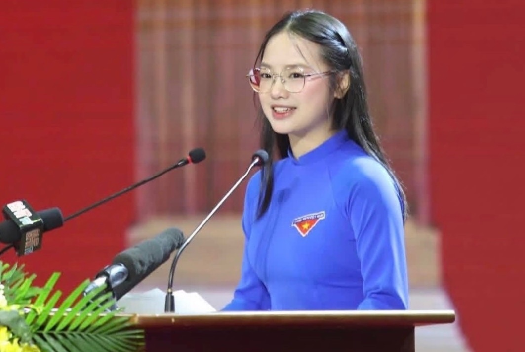 Chan dung nu sinh co bai phat bieu viral khap mang xa hoi hinh anh