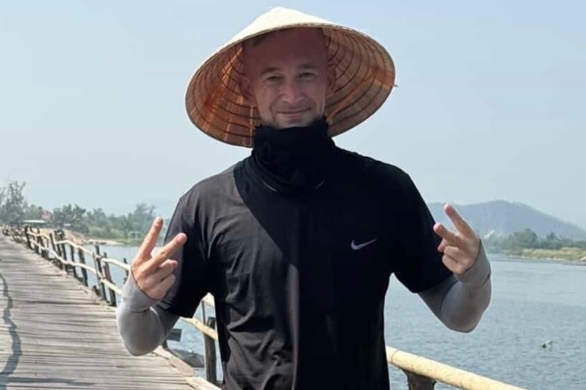 Chang trai Nga gap bien co khi di bo 1.300 km o Viet Nam hinh anh