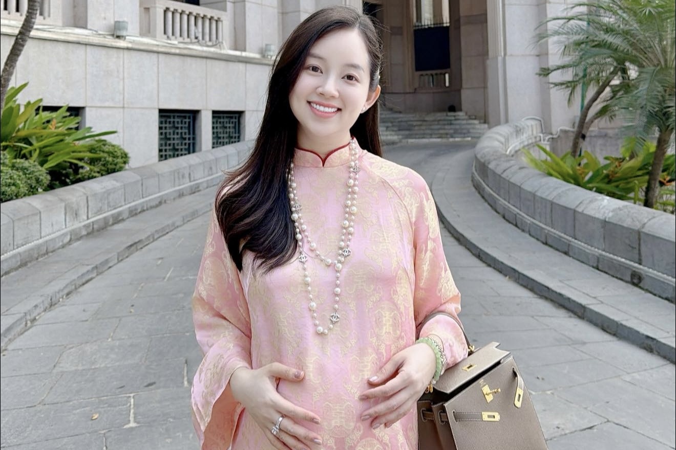 Ly Kute sinh con thu 3 hinh anh