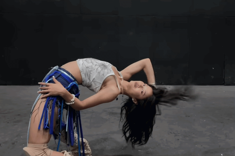 Chan dung nhom nhac Dong Nam A tao dia chan, de doa Kpop hinh anh