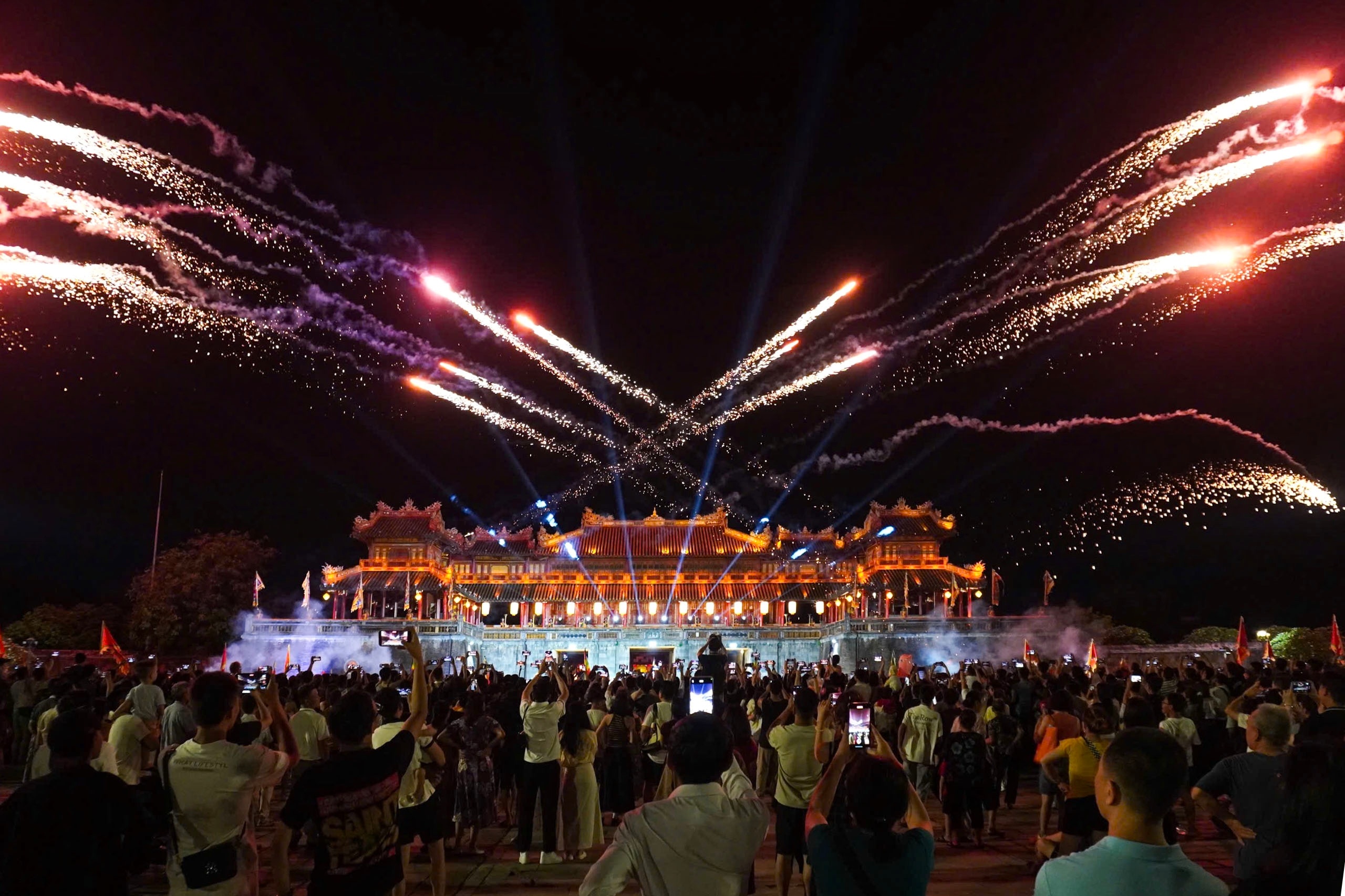 Canh dong nghit o noi 'mot nua Viet Nam gap nhau tai Hue' hinh anh