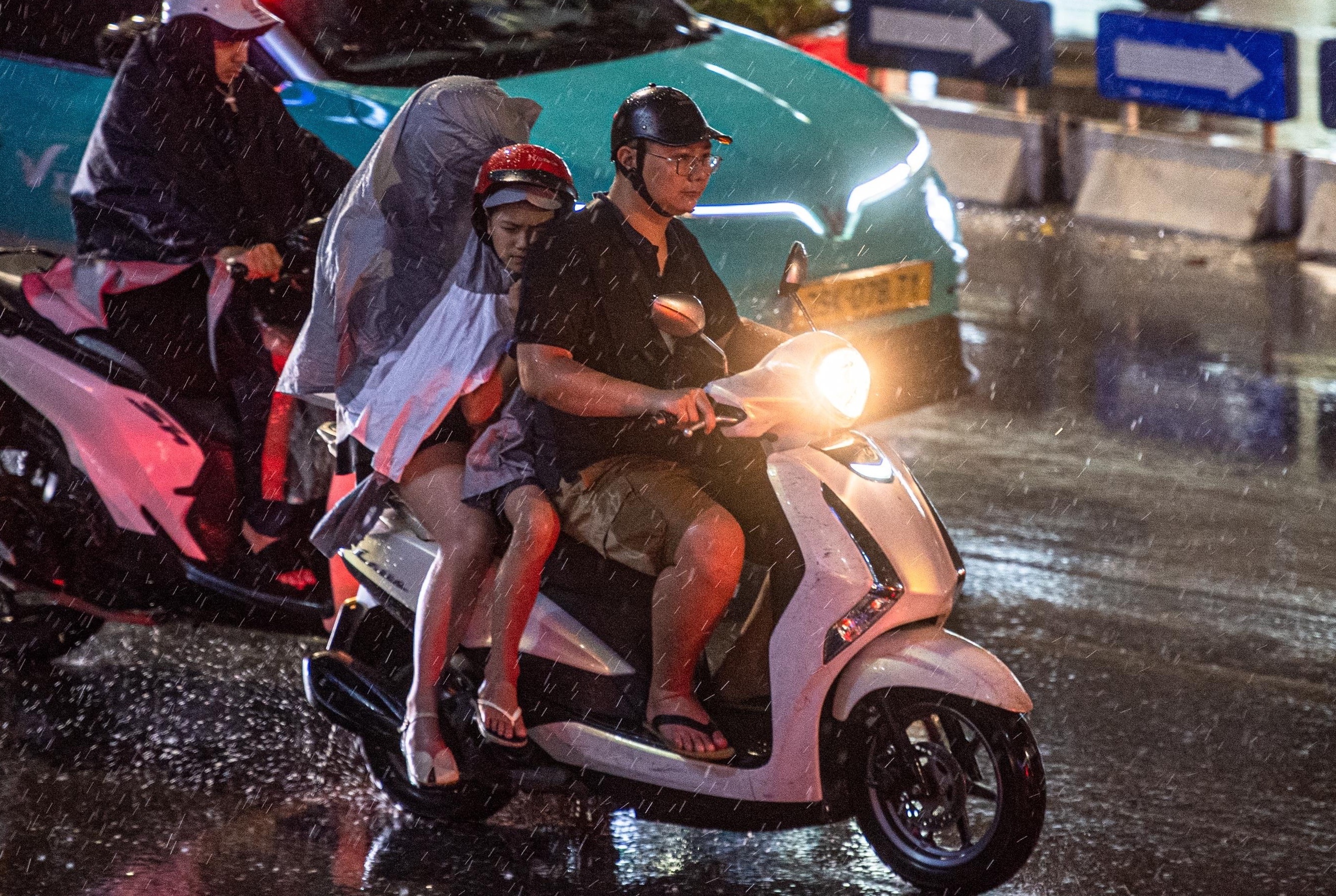 Ha Noi don con mua 'vang' sau chuoi ngay nong nhu thieu dot hinh anh