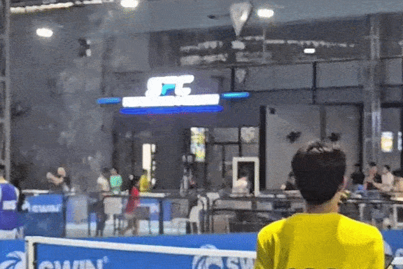 San pickleball bi dot, hoa 'thac nuoc' sau mua lon o TP.HCM hinh anh