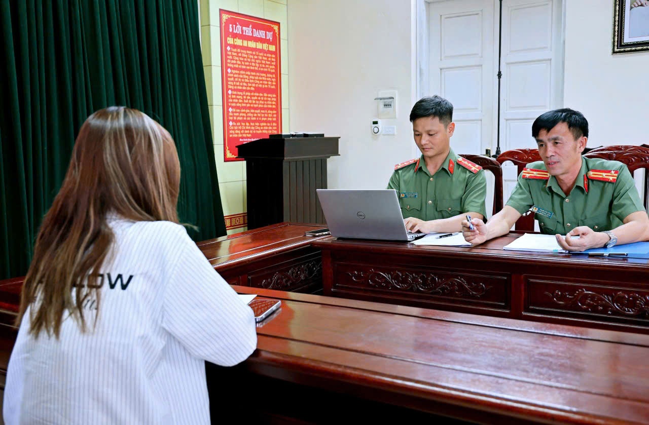Phat co gai dang 37 bai viet ve 'hien tuong la' o Ninh Binh hinh anh