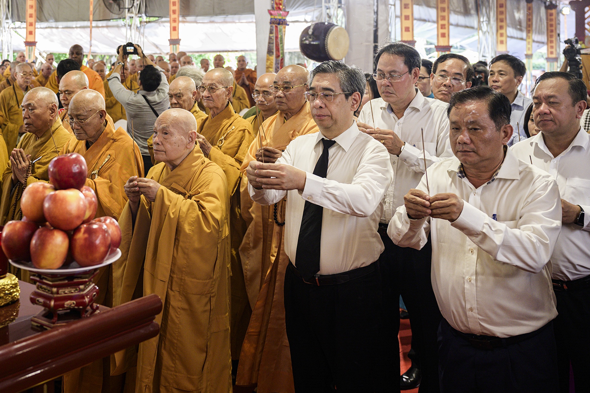 Lanh dao TP.HCM tham du le cau sieu liet si tai cong vien Le Thi Rieng hinh anh
