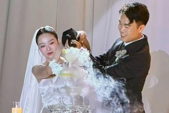 Bau Duc du dam cuoi cua Xuan Truong va vo giam doc hinh anh