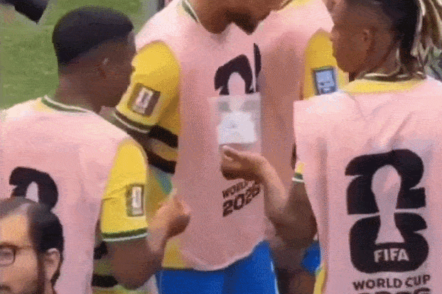 Endrick 'trom' keo cua HLV Ancelotti, chia cho Neymar gay cuoi hinh anh
