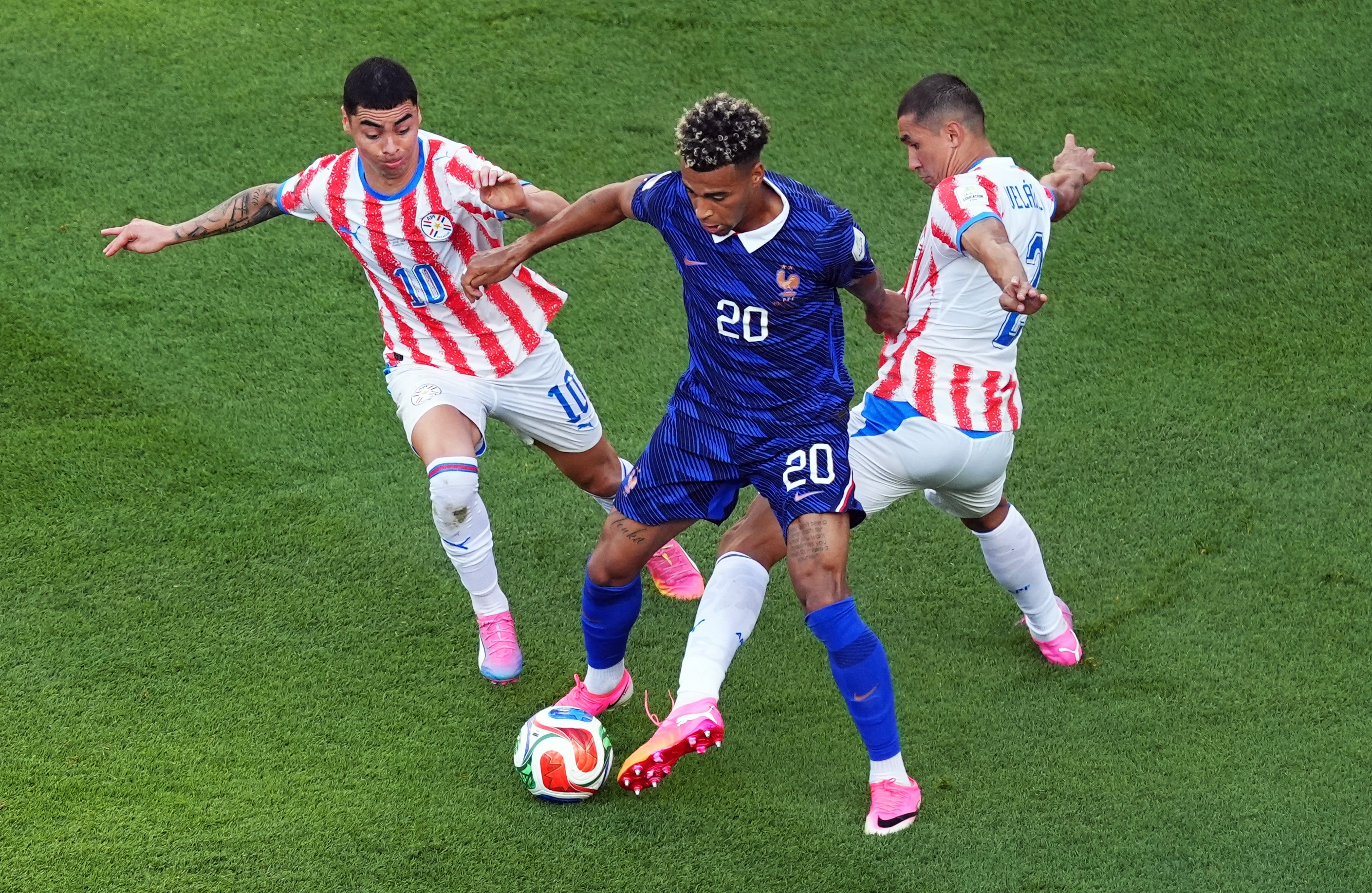 Tran dau day tieu xao cua Paraguay: Dang xau ho hay biet minh biet ta? hinh anh