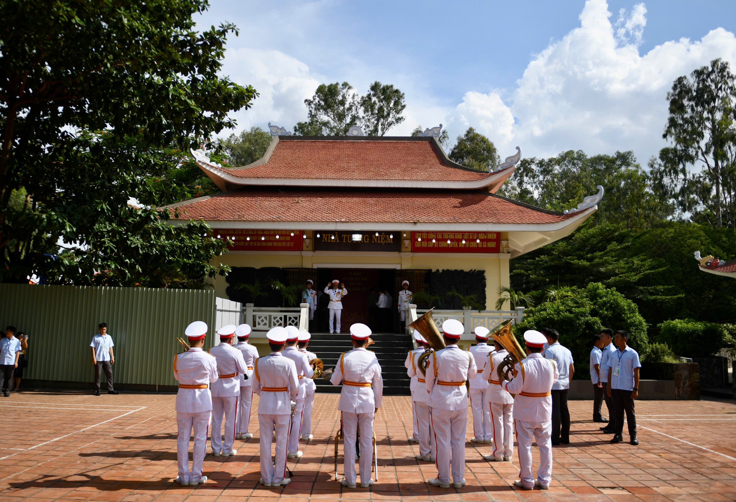 l&ecirc; thị ri&ecirc;ng  ảnh 9