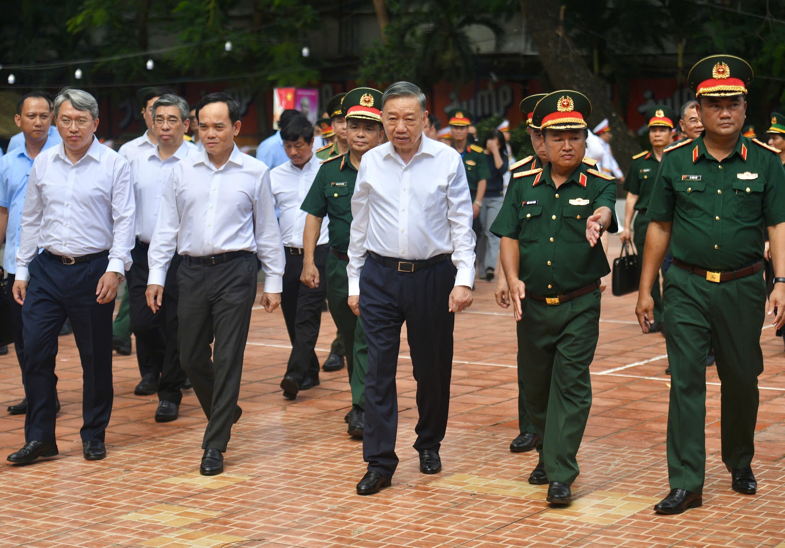 l&ecirc; thị ri&ecirc;ng  ảnh 1