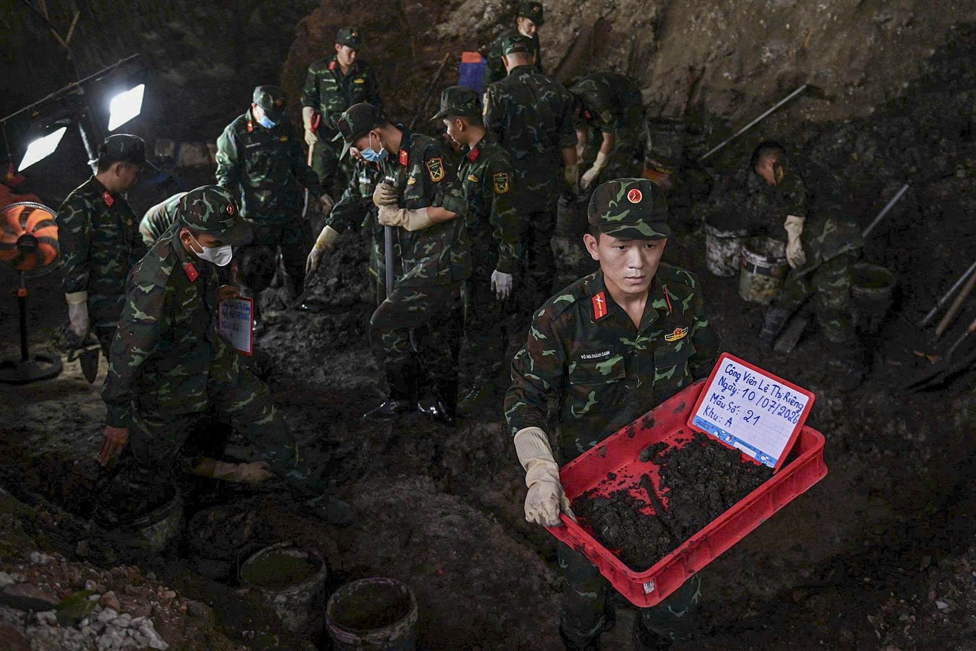 L&ecirc; Thị Ri&ecirc;ng ảnh 2