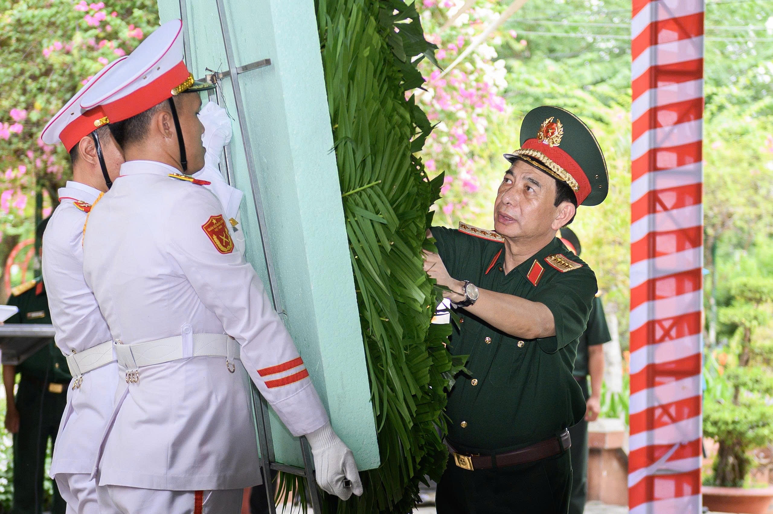L&ecirc; Thị Ri&ecirc;ng ảnh 3