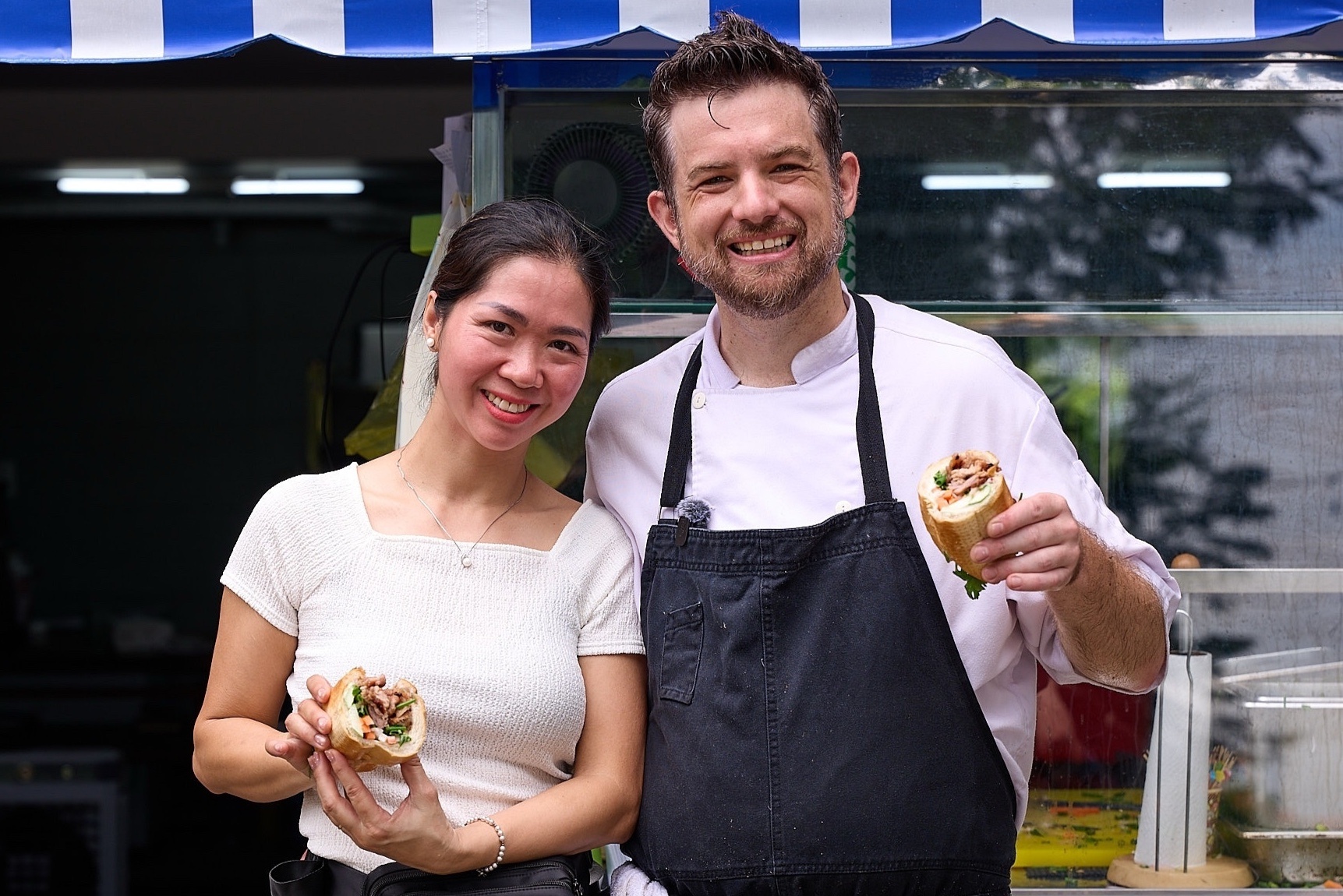 Xếp hàng 2 tiếng mua ổ bánh mì 88.000 đồng của đầu bếp Mỹ ở TP.HCM