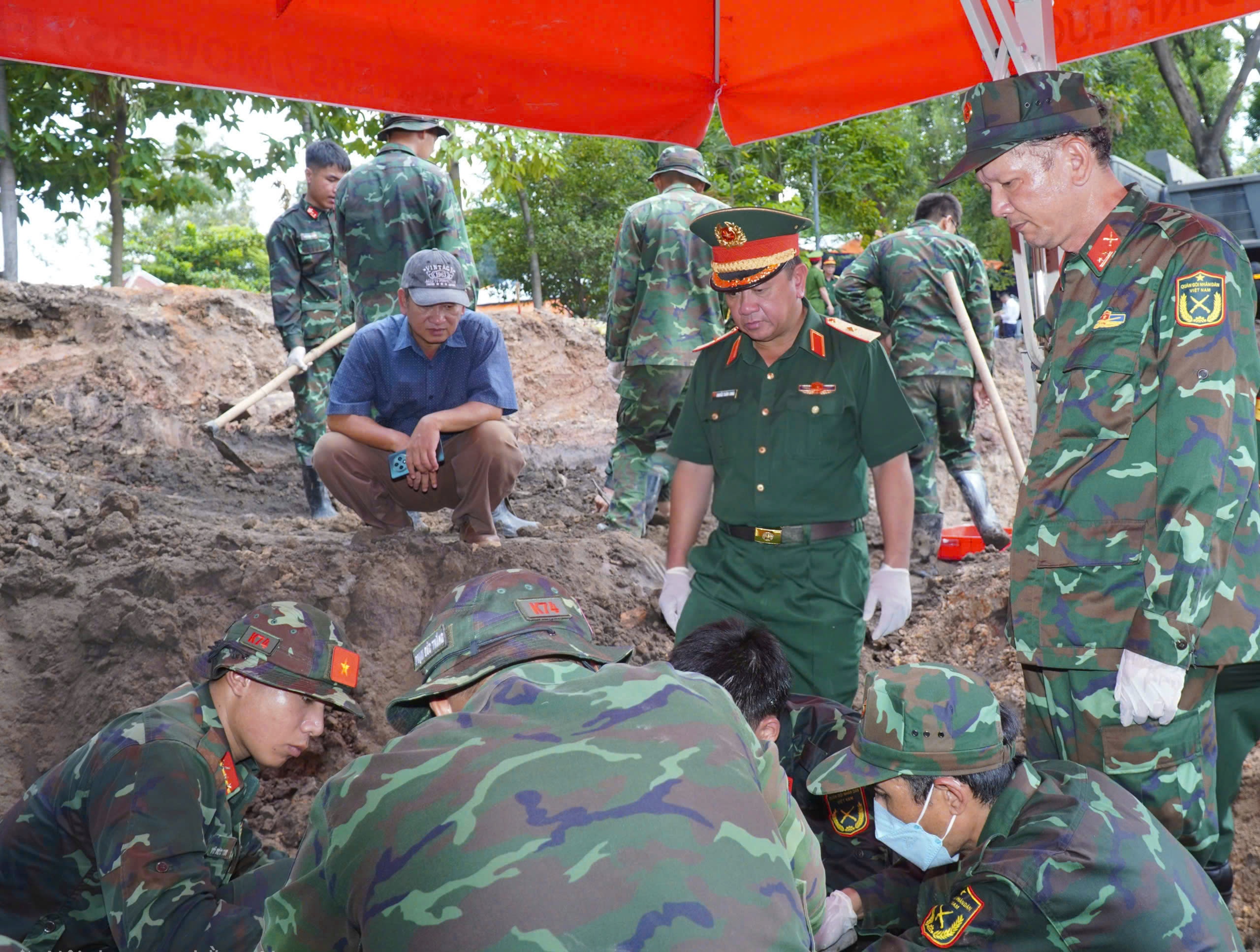 L&ecirc; Thị Ri&ecirc;ng ảnh 1
