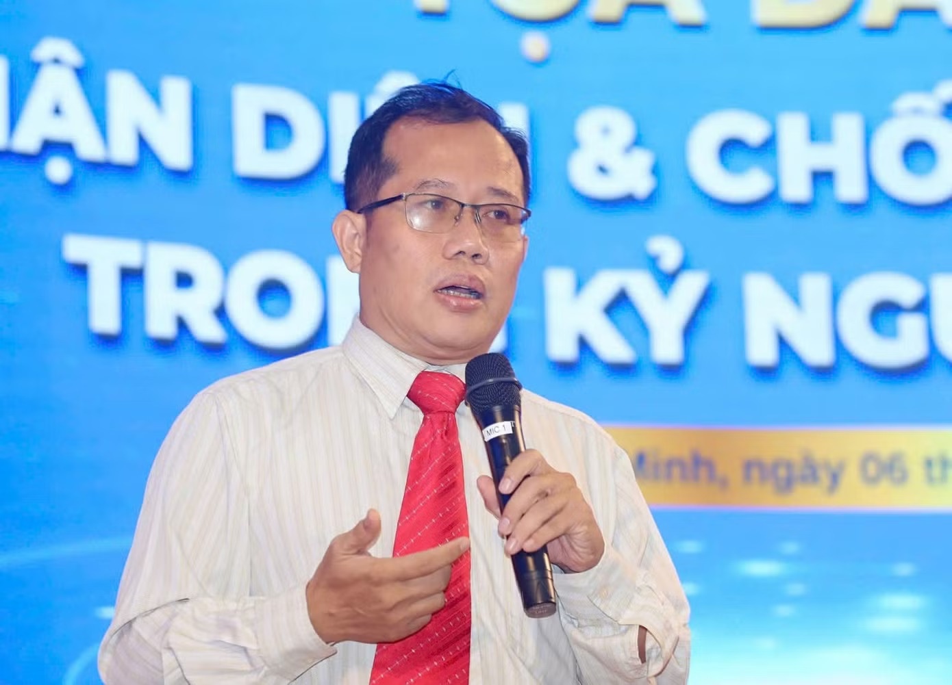 Huấn Hoa Hồng ảnh 5
