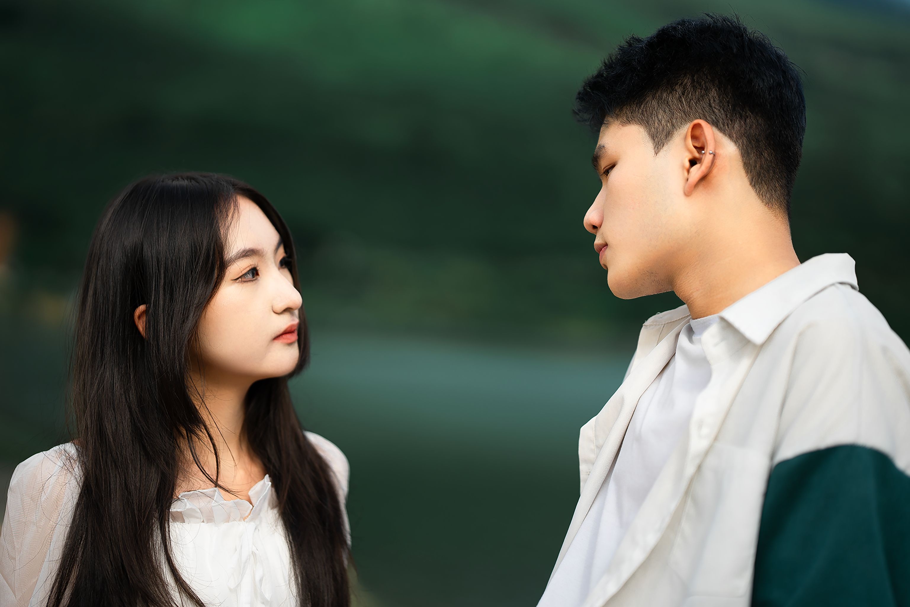 Vì sao biết đau khổ vẫn quay lại với người yêu cũ?