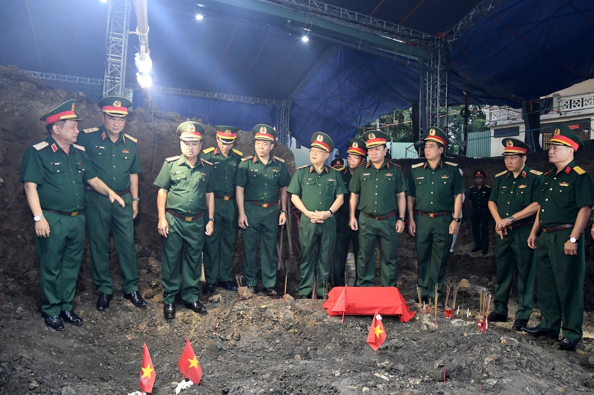 L&ecirc; Thị Ri&ecirc;ng ảnh 1