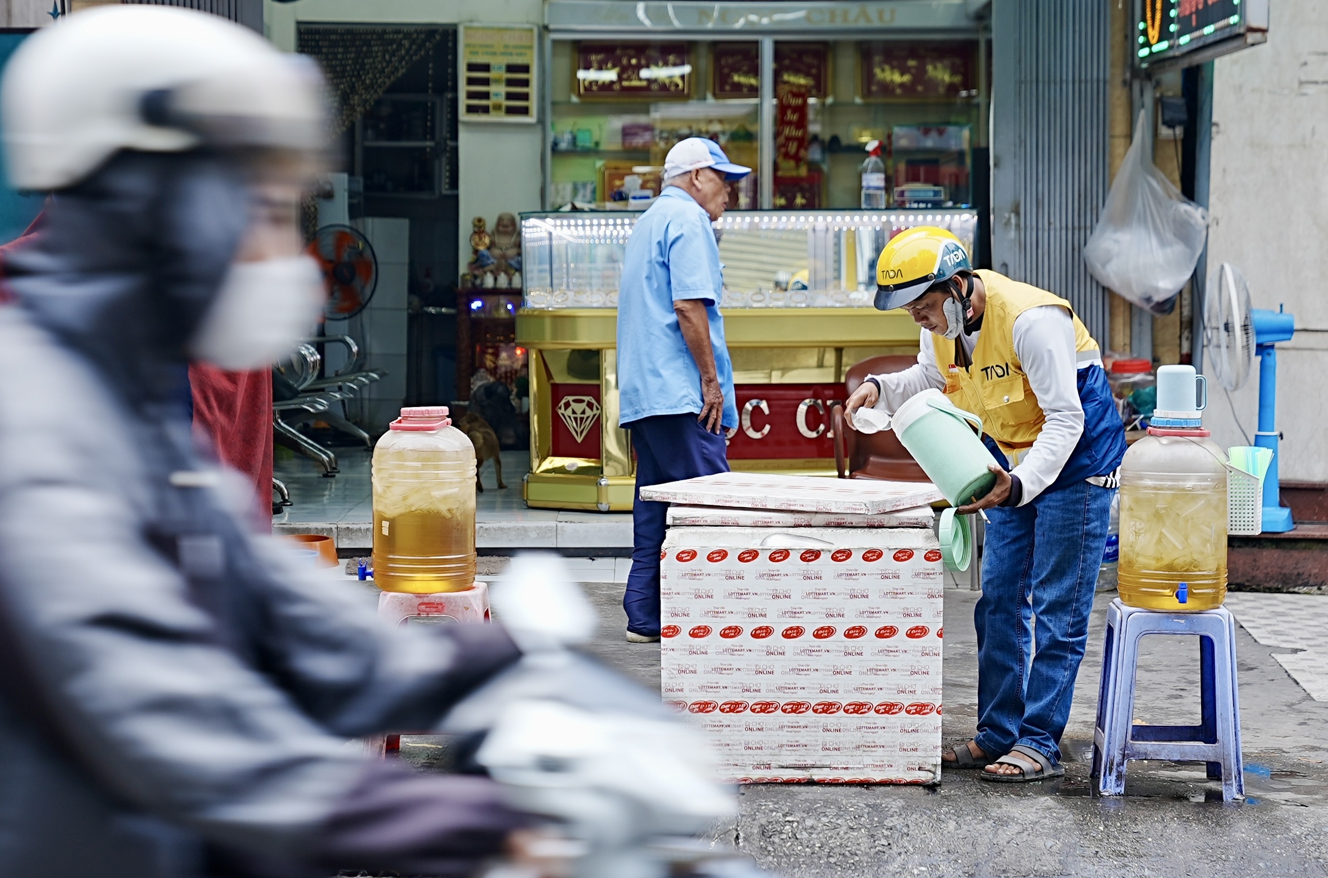 Tiệm v&agrave;ng ảnh 3