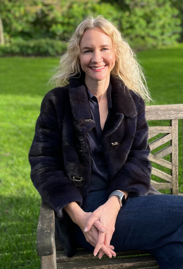 gi&agrave;u ảnh 2