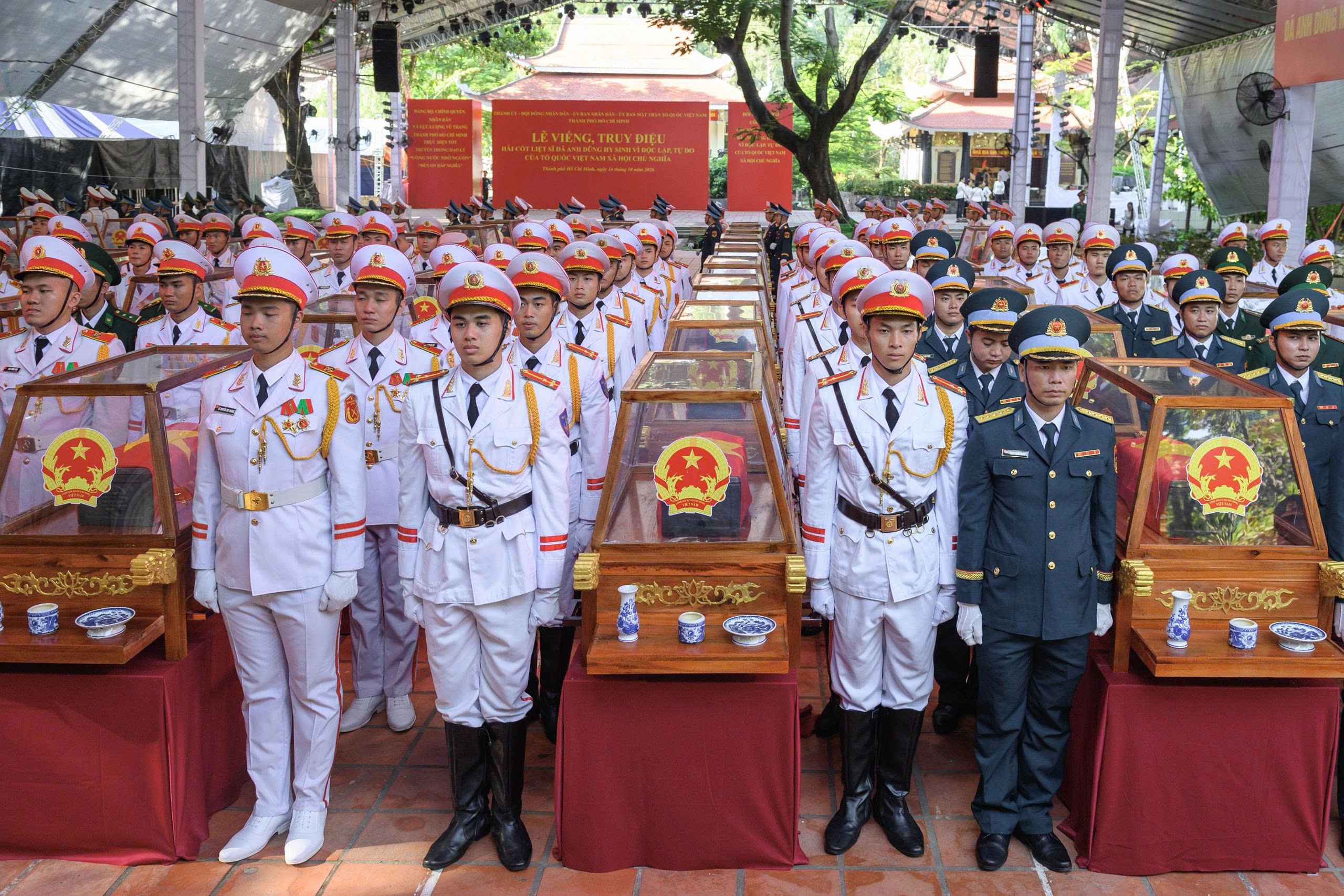 L&ecirc; Thị Ri&ecirc;ng ảnh 1