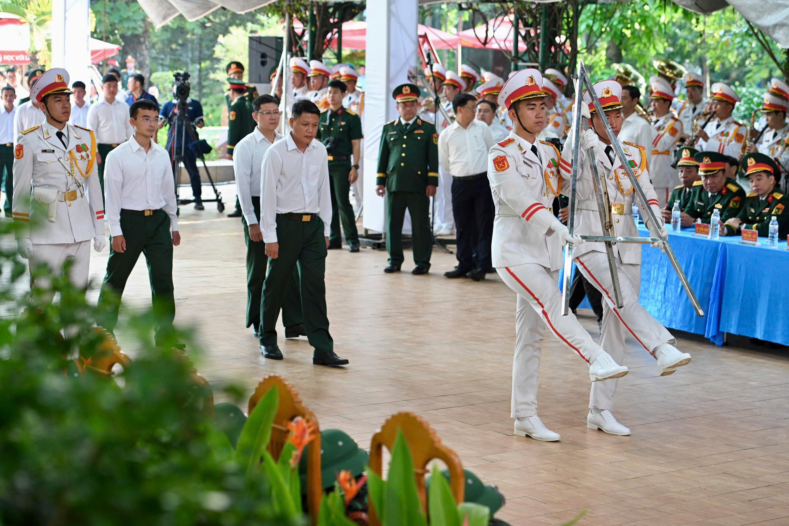 L&ecirc; Thị Ri&ecirc;ng ảnh 9