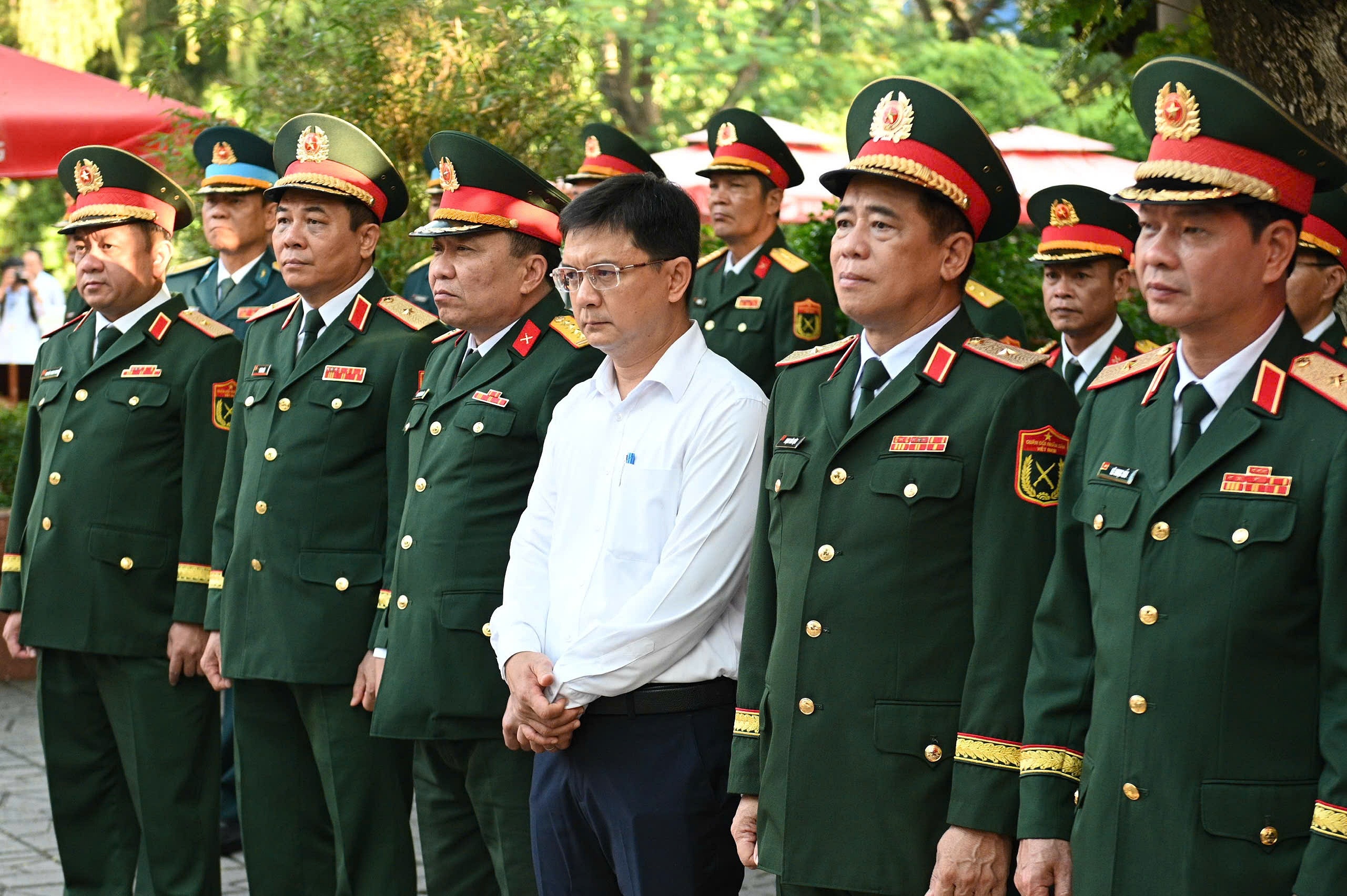 L&ecirc; Thị Ri&ecirc;ng ảnh 2