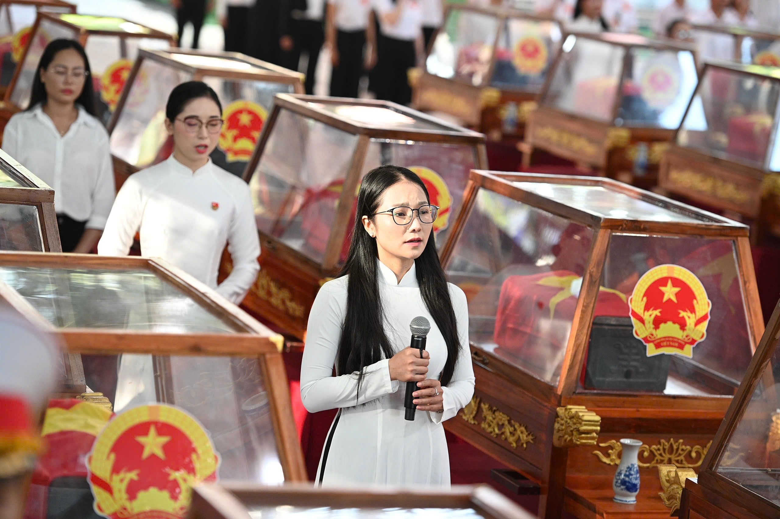 L&ecirc; Thị Ri&ecirc;ng ảnh 8