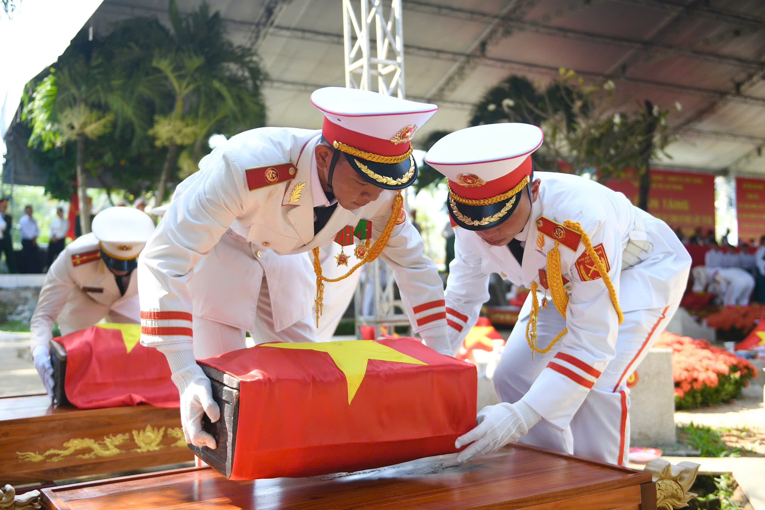 L&ecirc; Thị Ri&ecirc;ng ảnh 16