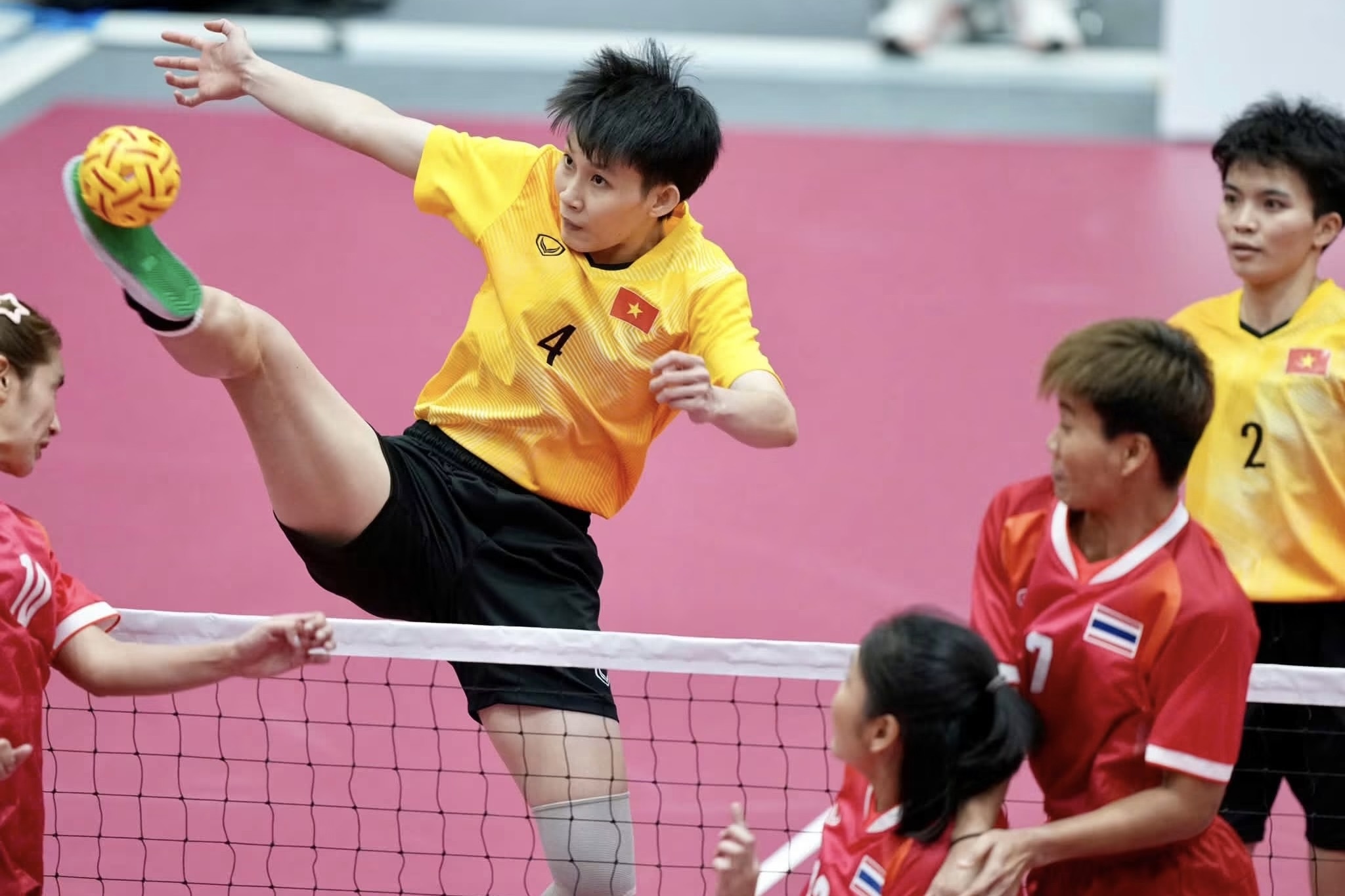 'Em út vàng' của làng cầu mây Việt Nam