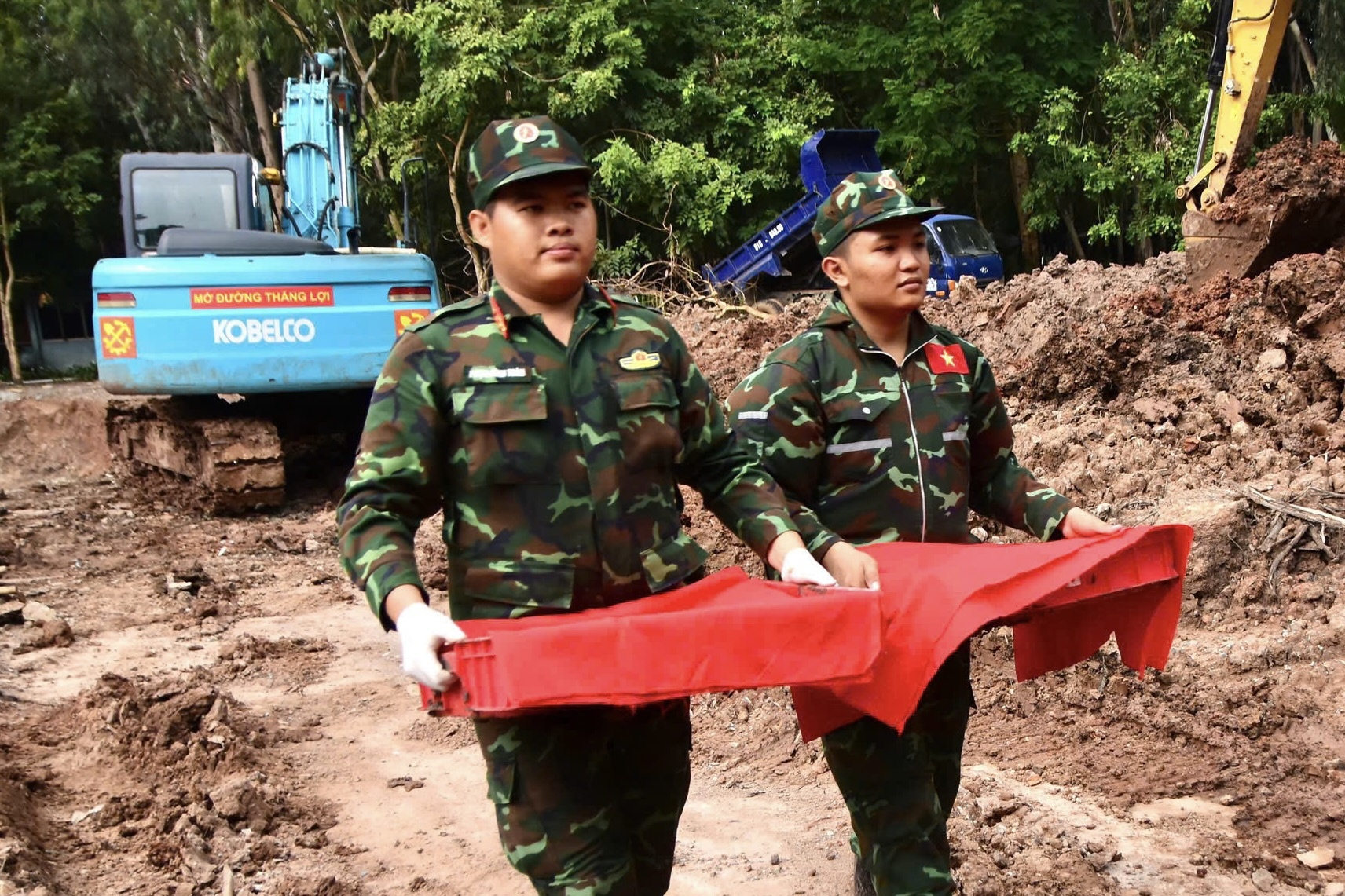 Tiếp tục tìm kiếm hài cốt liệt sĩ ở Công viên Lê Thị Riêng