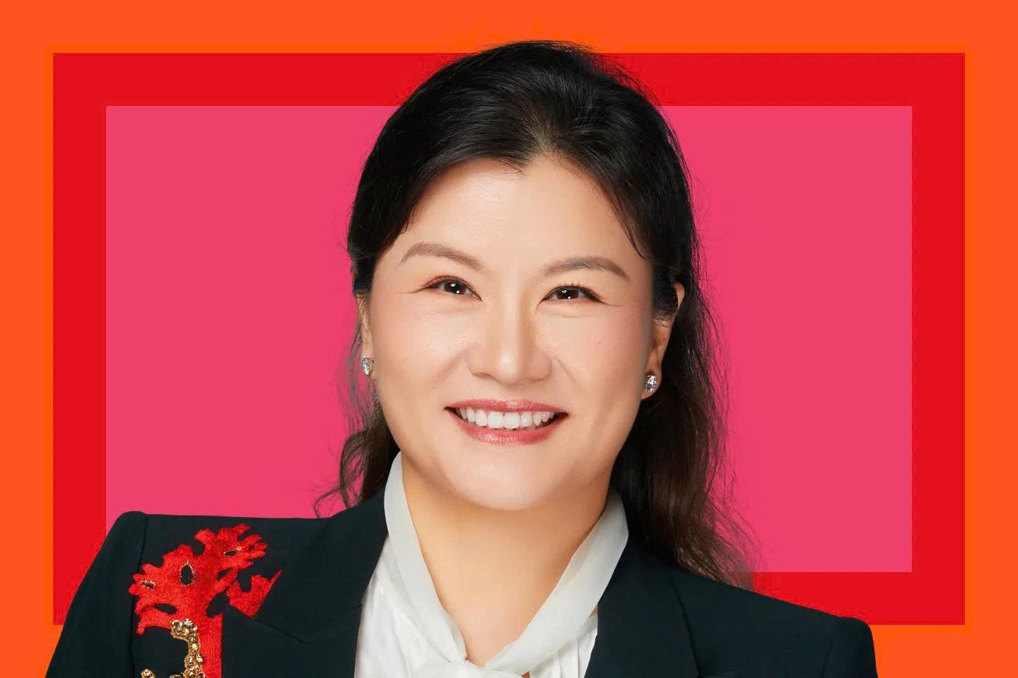Từ công nhân làm kính đến người phụ nữ giàu nhất Trung Quốc