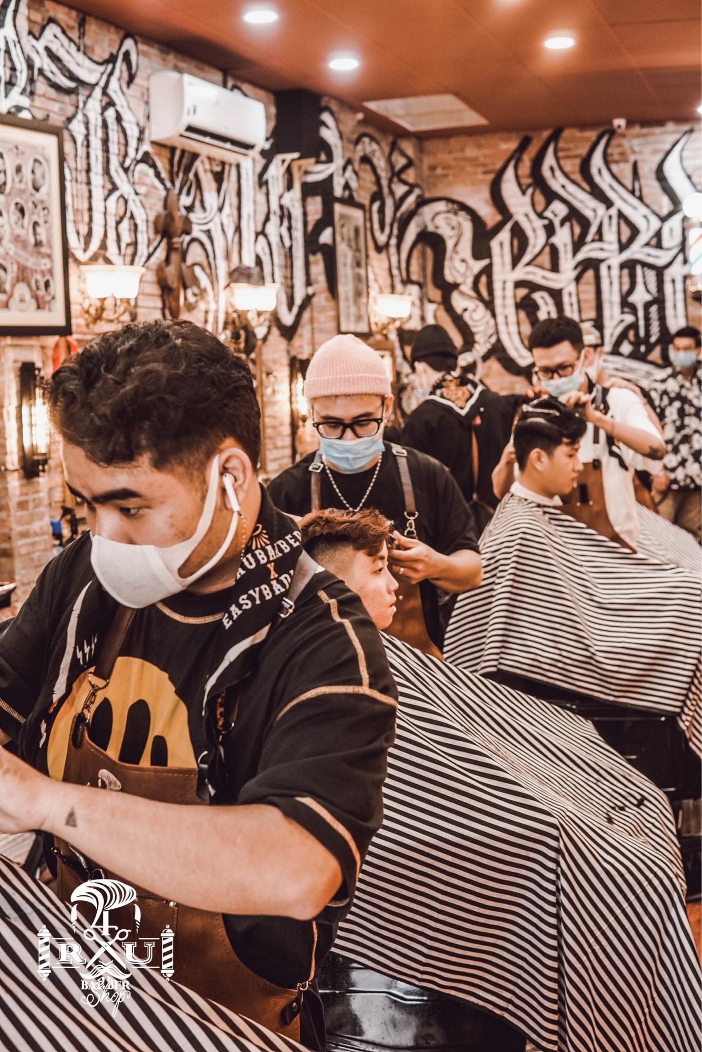 tiem toc o TPHCM nhan lich kin anh 6