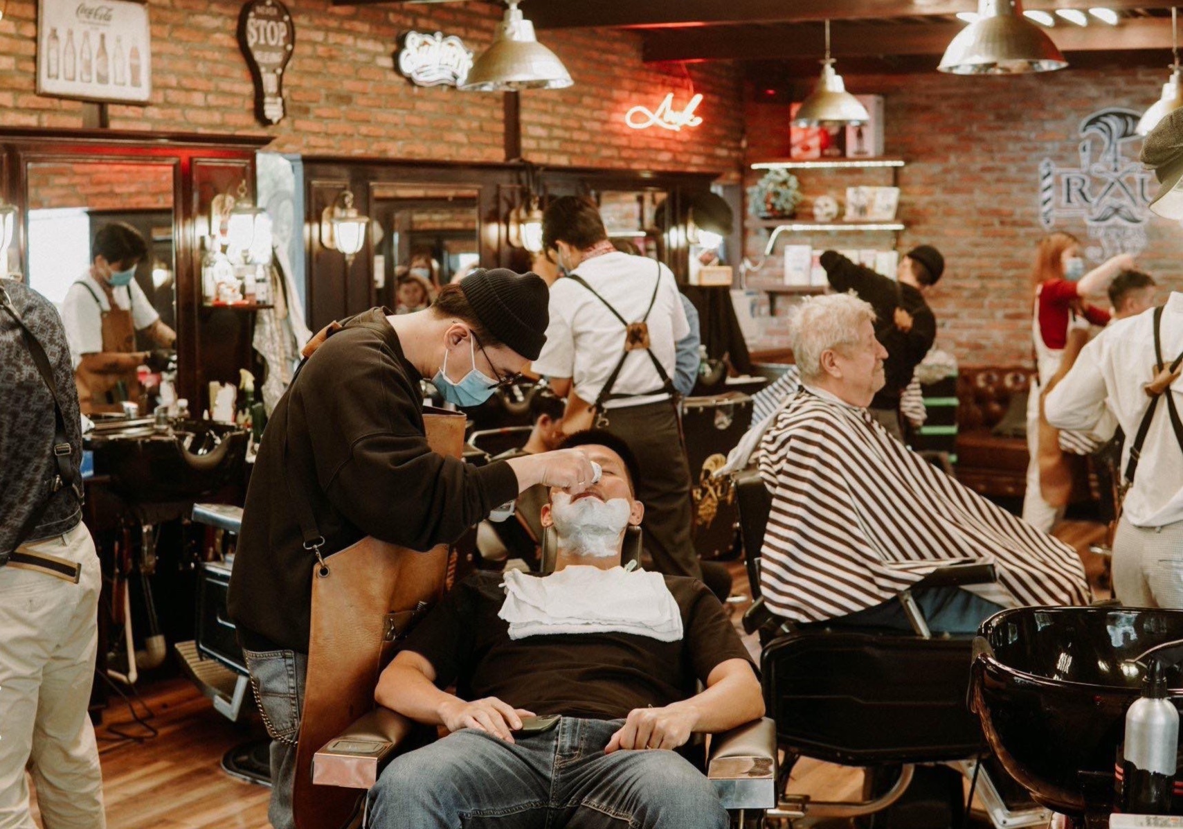 Tiem toc o TP.HCM: Khach cung cap so mui vaccine, dat lich kin 3 ngay hinh anh