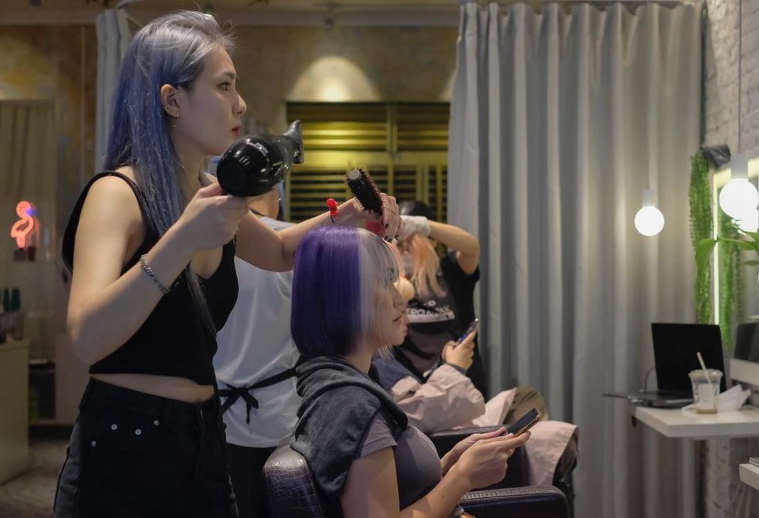 tiem toc o TPHCM nhan lich kin anh 8