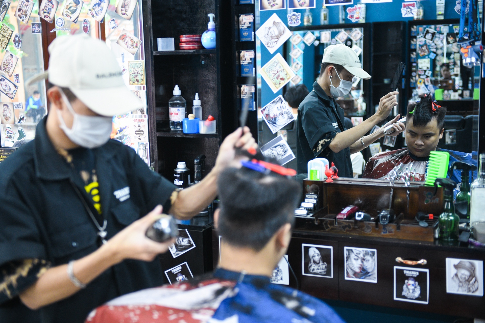 tiem toc o TPHCM nhan lich kin anh 1