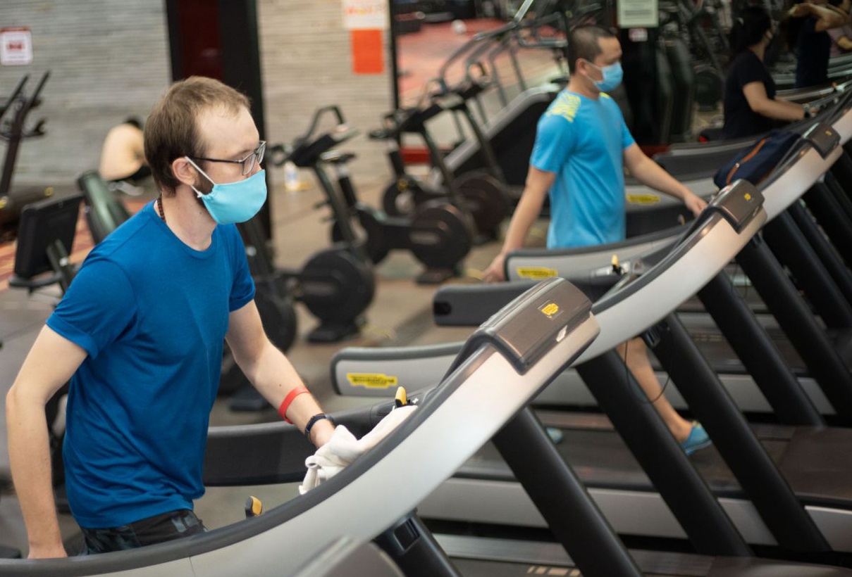 Nguoi dan o TP.HCM di tap gym tro lai sau binh thuong moi anh 4