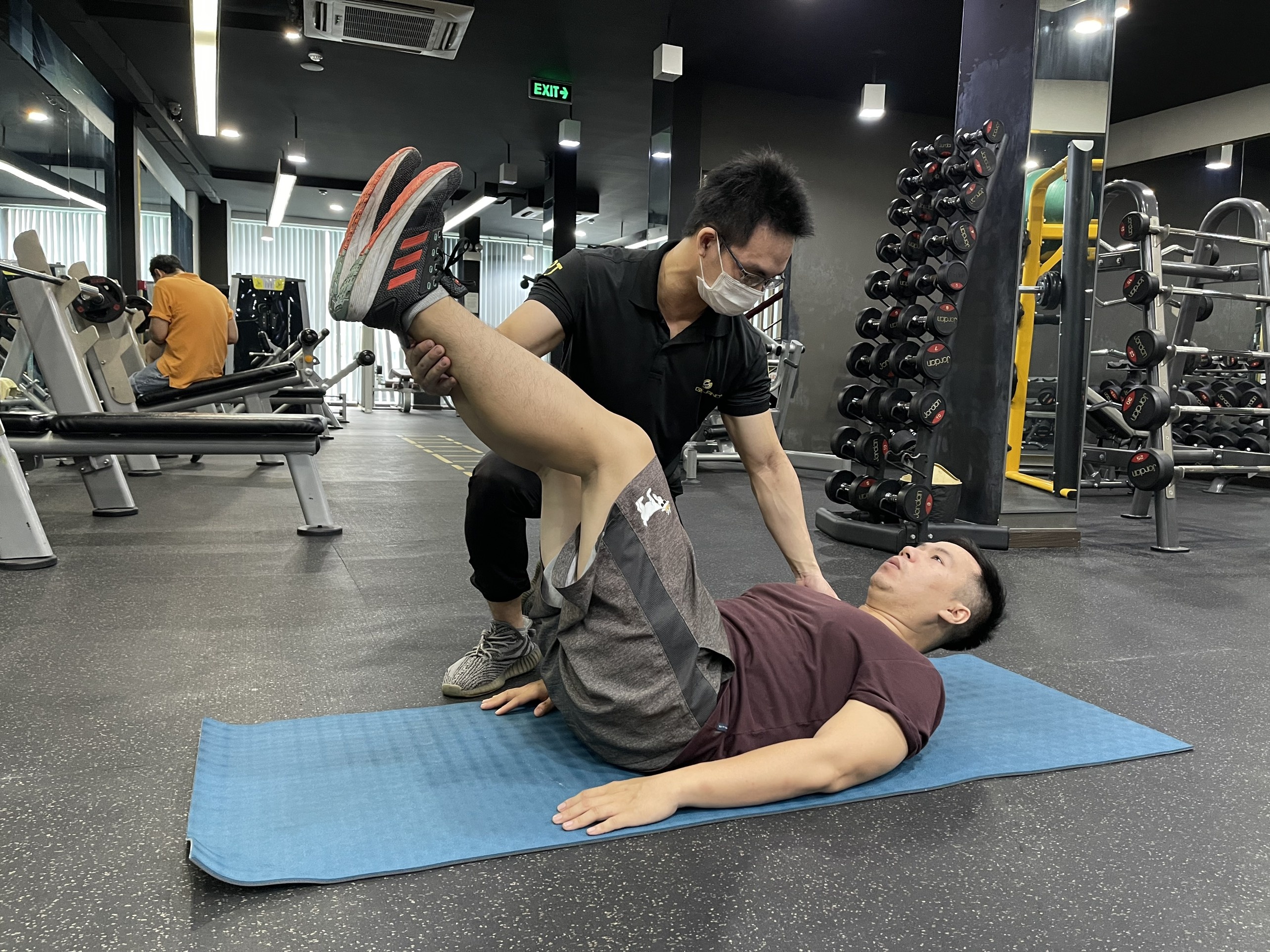 Nguoi dan o TP.HCM di tap gym tro lai sau binh thuong moi anh 5