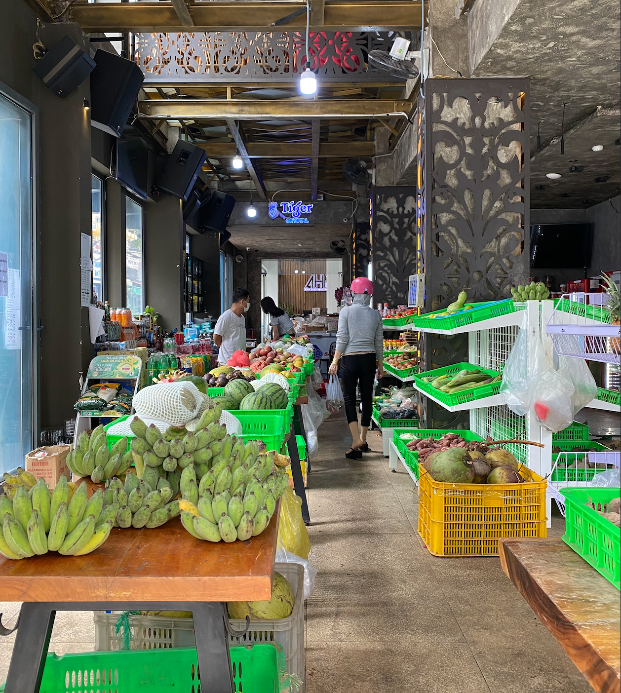 Phố Tây Bùi Viện chuyển sang bán rau ảnh 3 Pho Tay Bui Vien chuyen sang ban rau anh 3