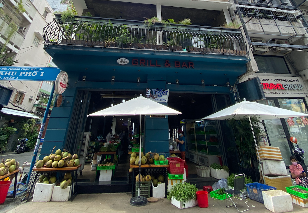 Phố Tây Bùi Viện chuyển sang bán rau ảnh 1 Pho Tay Bui Vien chuyen sang ban rau anh 1