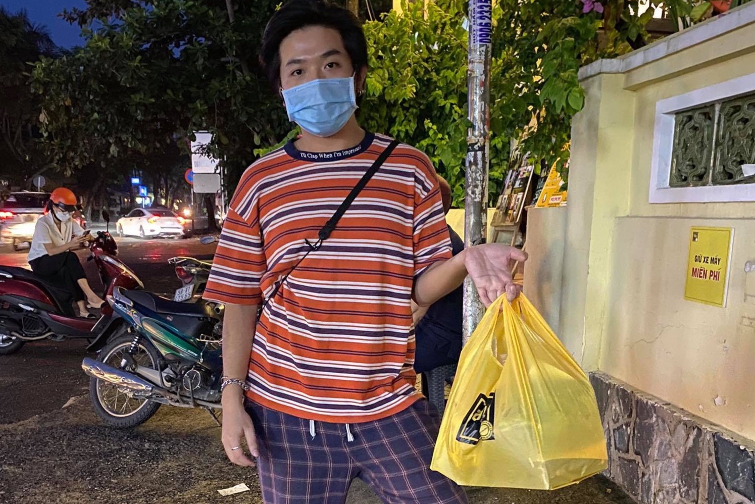 nguoi dan o TPHCM mua sam anh 4