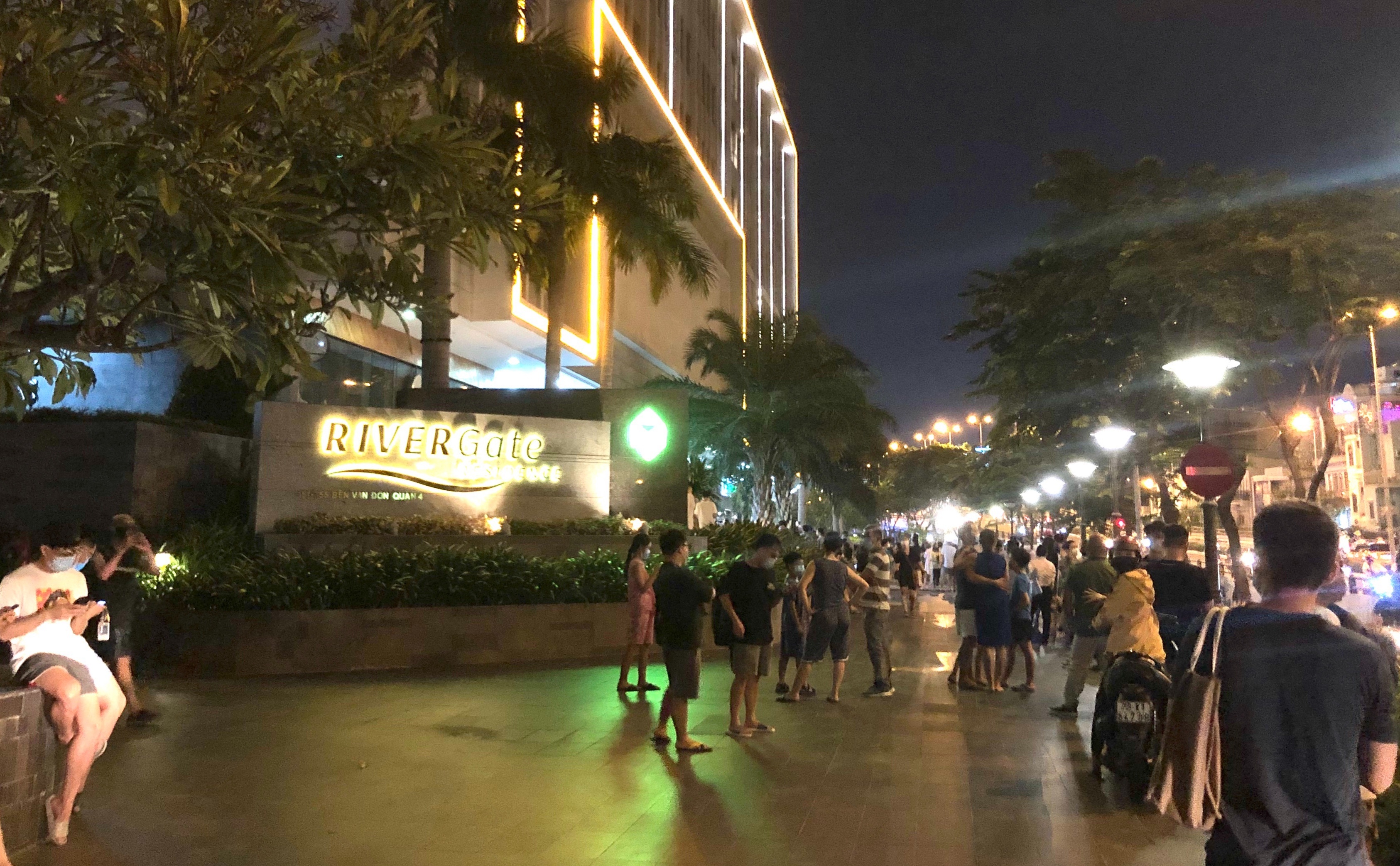 Bao chay tai chung cu quan 4, cu dan thao chay hinh anh