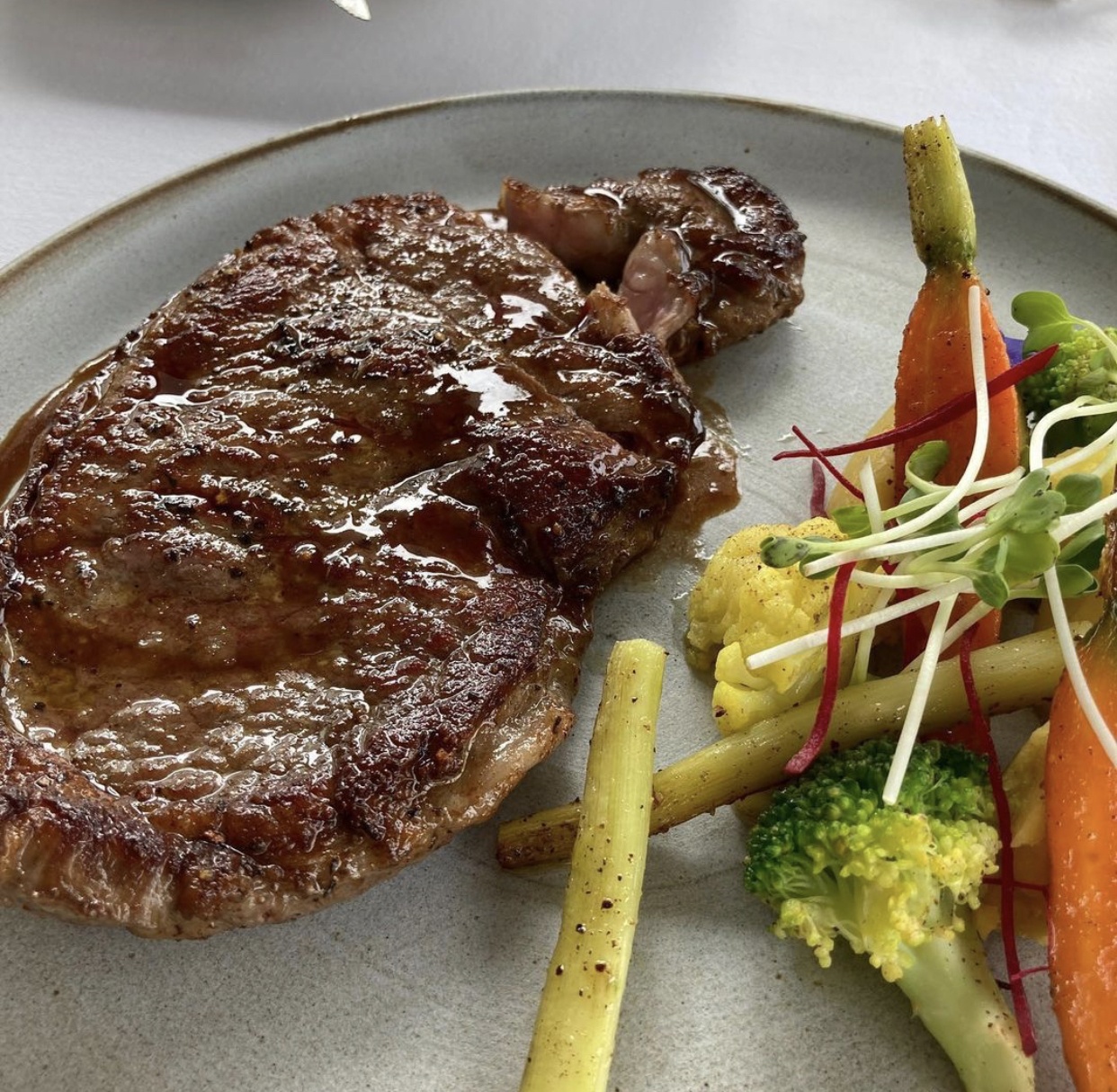 Chạy hơn 10 km sang Thảo Điền uống rượu ảnh 5 Chay hon 10 km sang Thao Dien uong ruou anh 5